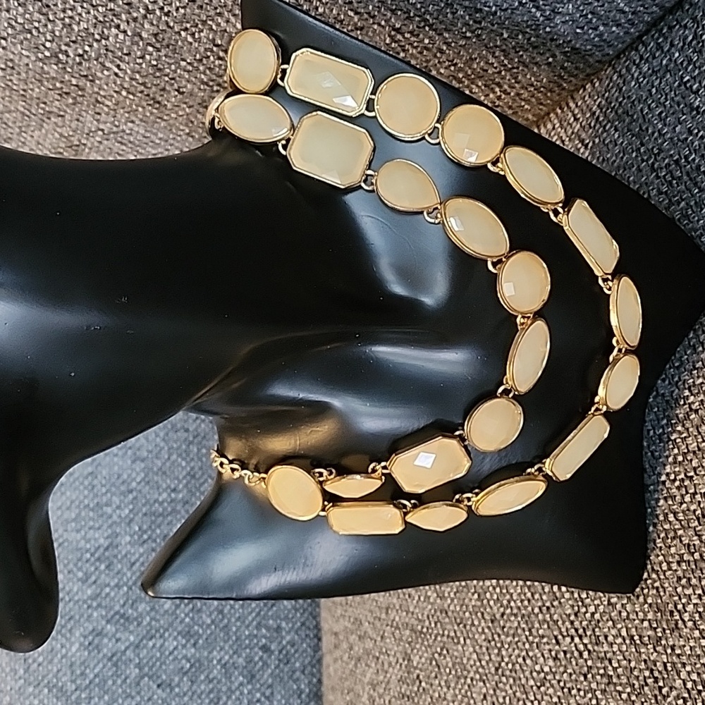 Gold statment necklace - Picture 1 of 4